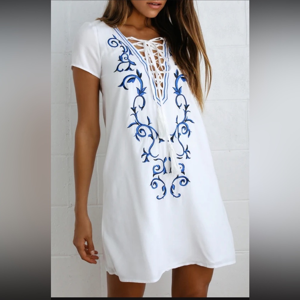Down in Kokomo Ivory Embroidered
Shift Dress